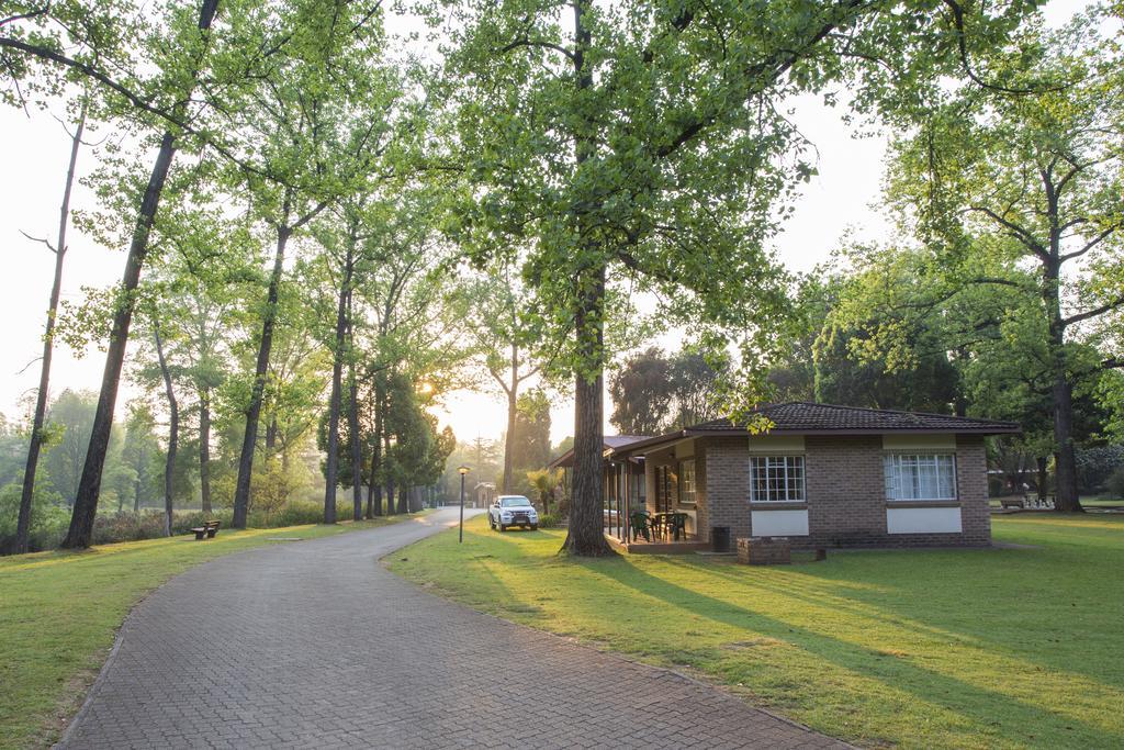 Merry Pebbles Resort Sabie Kültér fotó