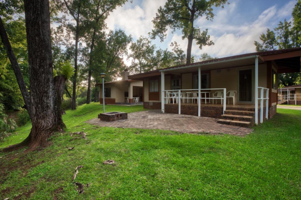 Merry Pebbles Resort Sabie Kültér fotó