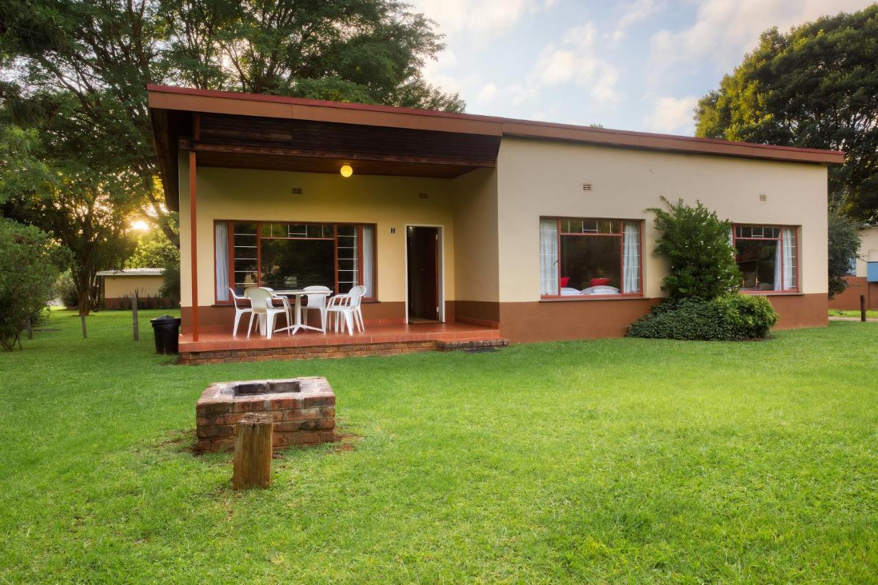 Merry Pebbles Resort Sabie Kültér fotó