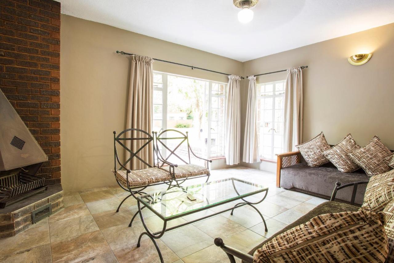 Merry Pebbles Resort Sabie Kültér fotó